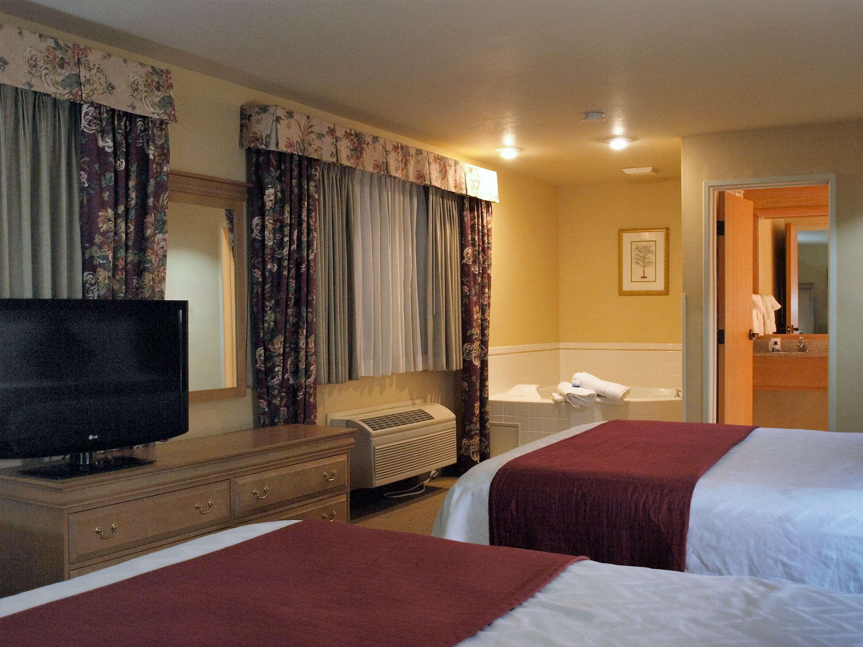 Best Western Plus Caldwell Inn & Suites Exterior photo
